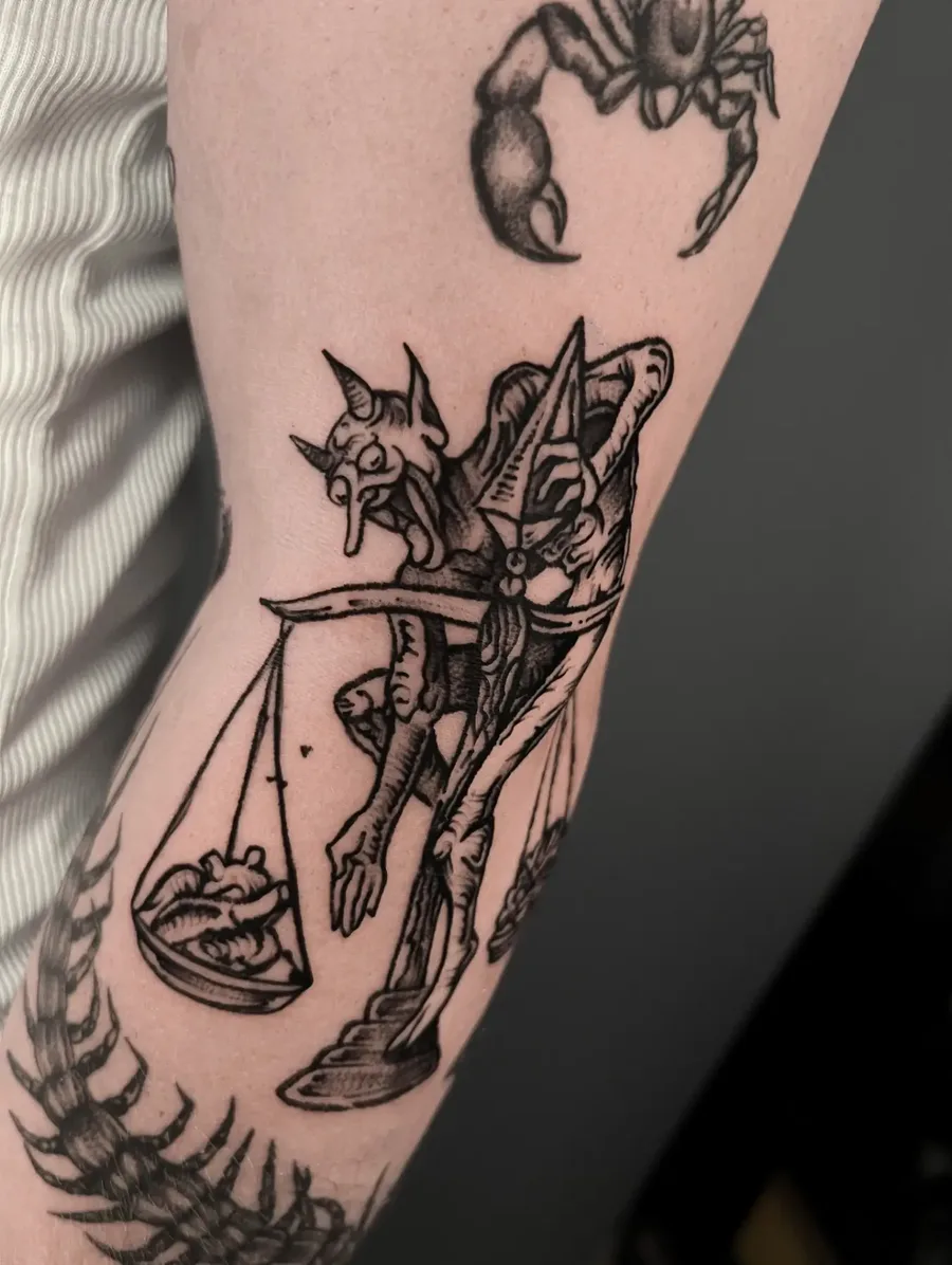 Blackwork татуировка дявол с везни — Море От Мастило Бургас