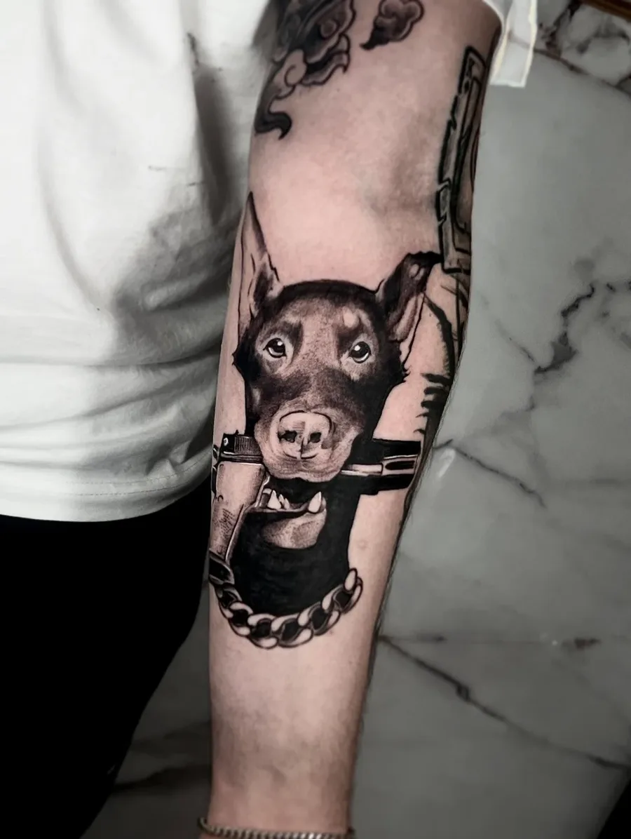 Реалистична татуировка доберман — Море От Мастило Бургас