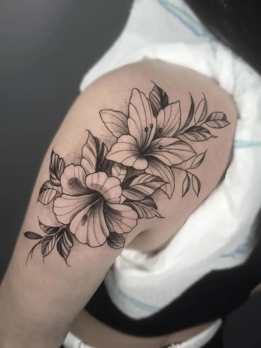 Нежна татуировка цветя — Море От Мастило Бургас