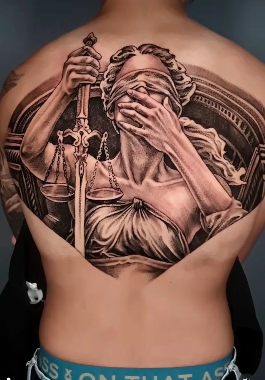 Голяма татуировка на гръб Темида — Море От Мастило, тату студио Бургас